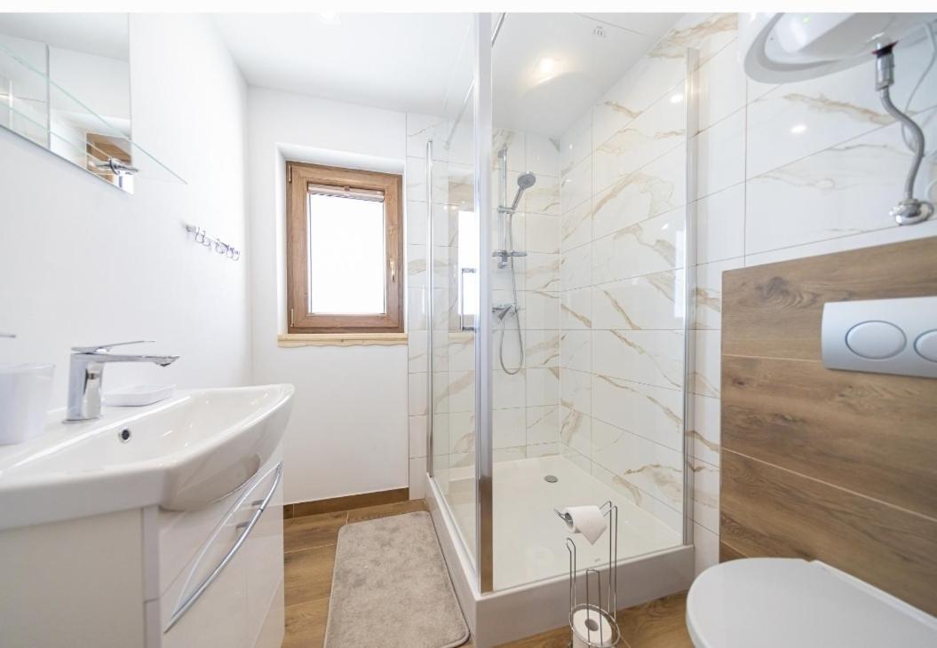 Styry Pory Roku Apartment Gron Bagian luar foto